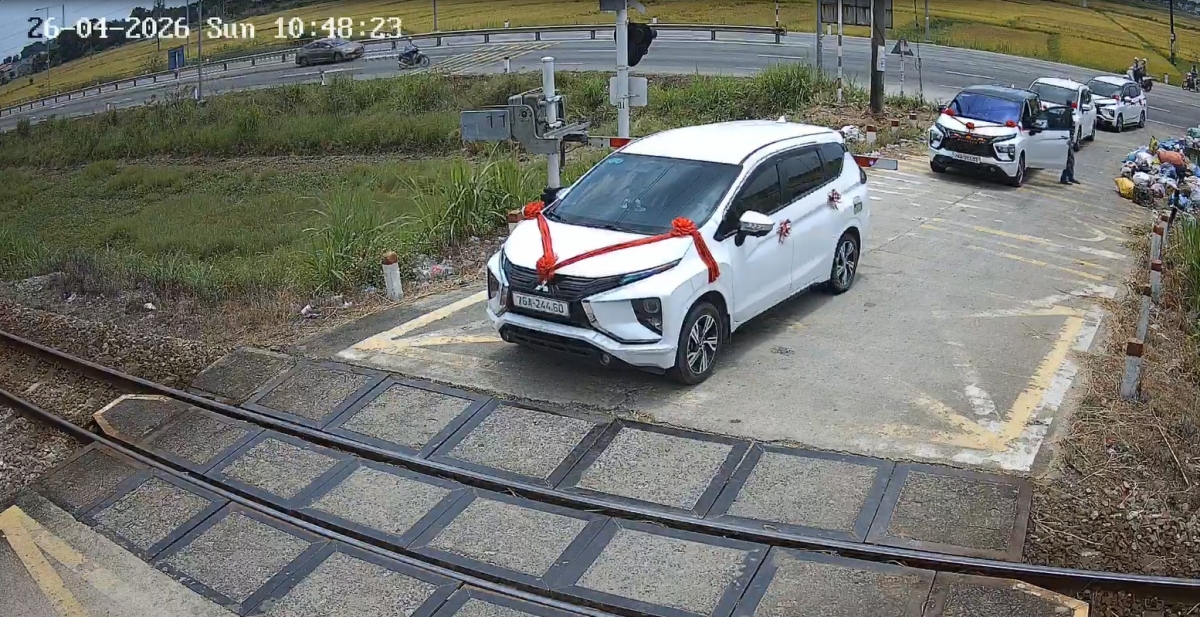 Vượt đèn đỏ đường sắt, tài xế ở Quảng Ngãi bị xử lý