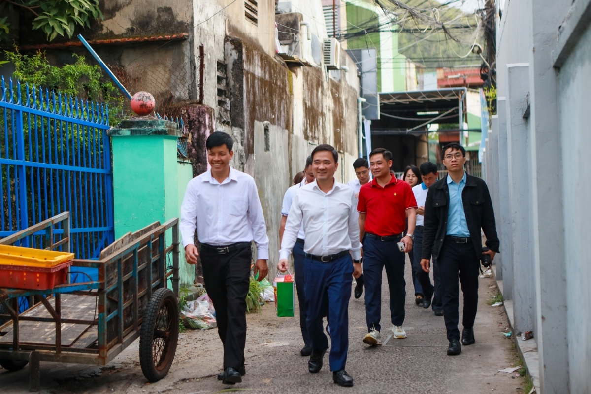 hanh trinh tiep them tet am cua petrovietnam noi oan minh do bao lu mien trung hinh anh 1