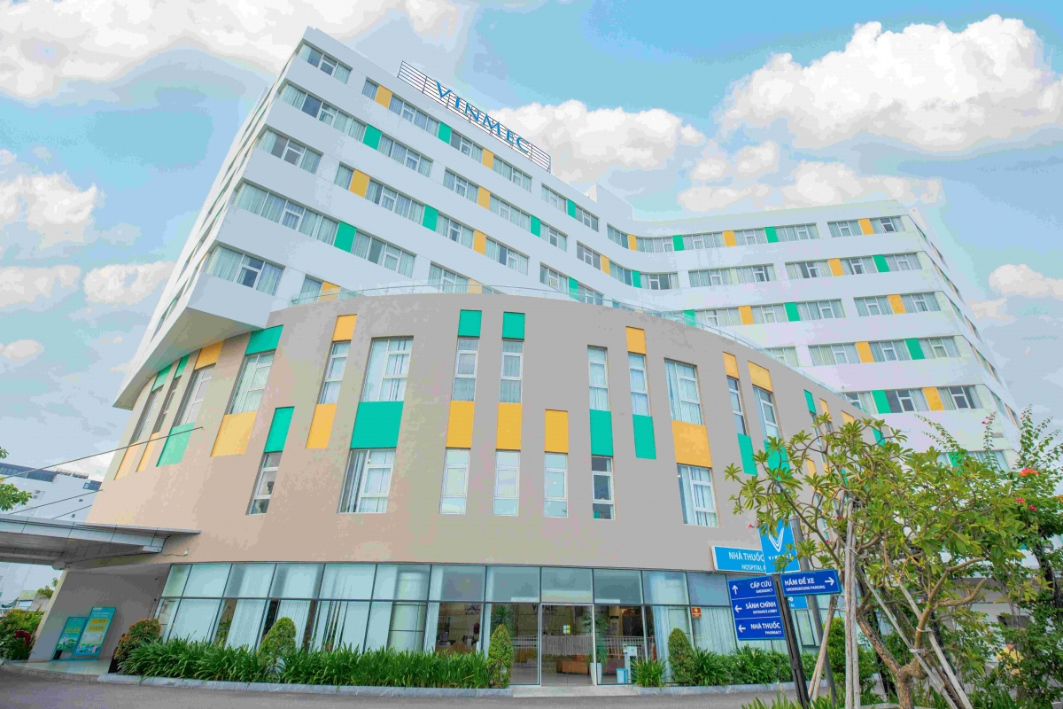  hoi sinh doi chan nho phau thuat bang robot ai tai vinmec nha trang hinh anh 3