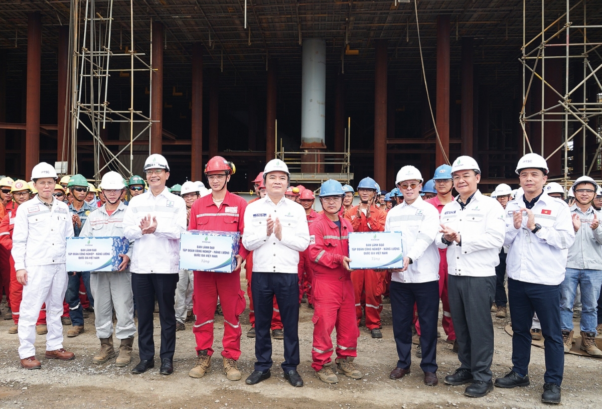 petrovietnam giu lua khat vong, vung ban linh de tien xa hon hinh anh 3