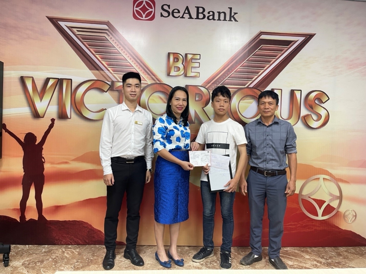 Dong hanh chap canh nuoi duong uoc mo hoc sinh ngheo hinh anh 3