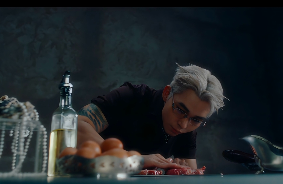 MV “Truth Or Dare" của ca sĩ Jun Phạm có yếu tố phản cảm