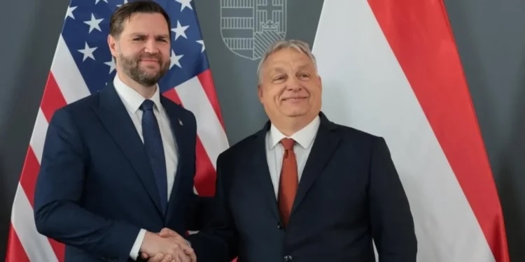 Phó Tổng thống Mỹ bày tỏ ủng hộ Thủ tướng Orbán trước thềm cuộc bầu cử Hungary