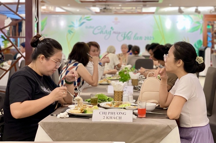 Dia com, to pho, ly ca phe len muc gia moi, gan 60 hang quan thua nhan tang gia hinh anh 1