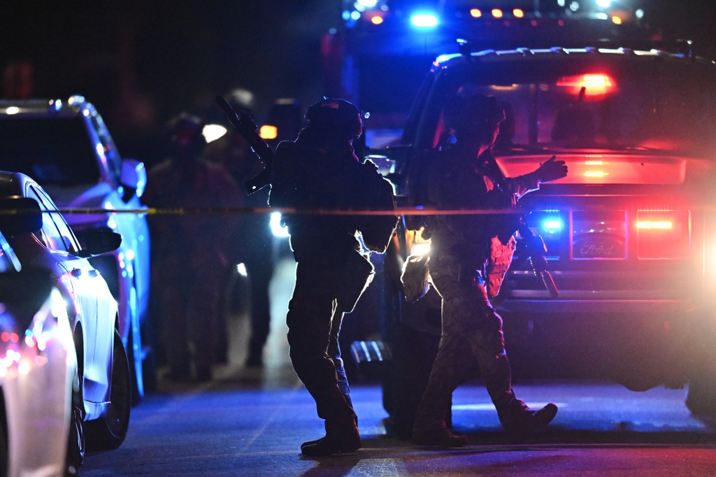 toan canh vu no sung o tiec bao gioi nha trang noi ong trump tham du hinh anh 11