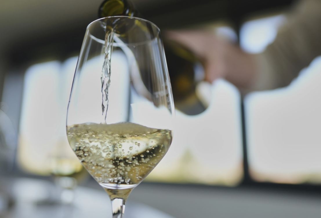 trung quoc triet pha duong day san xuat, tieu thu ruou gia quy mo lon hinh anh 1