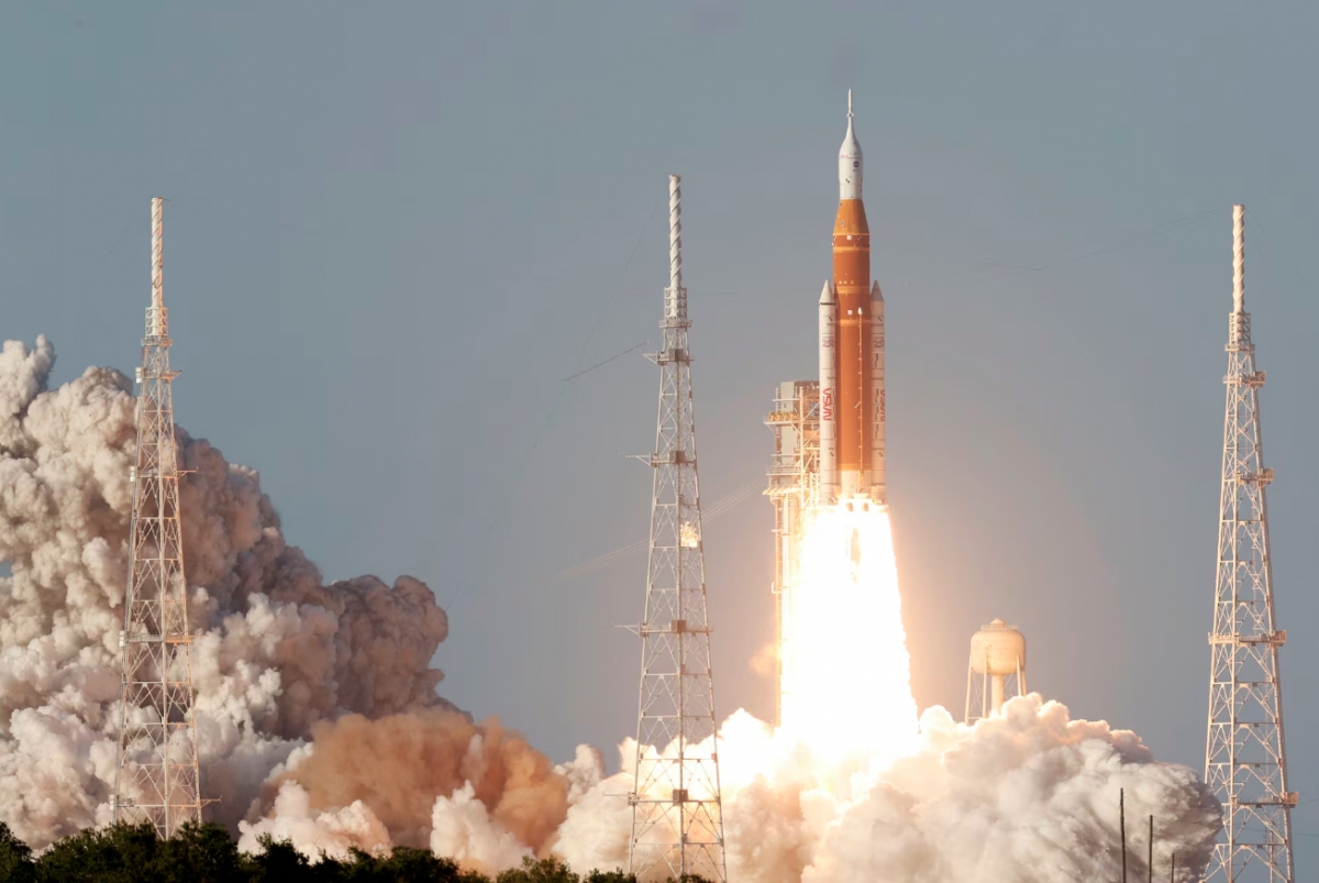 my - trung quoc lai nong cuoc dua den mat trang hinh anh 1