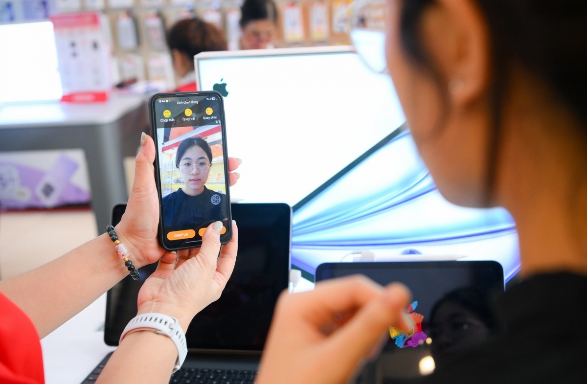 nha mang canh bao 4 nhom khach hang can cap nhat thong tin ngay hinh anh 2