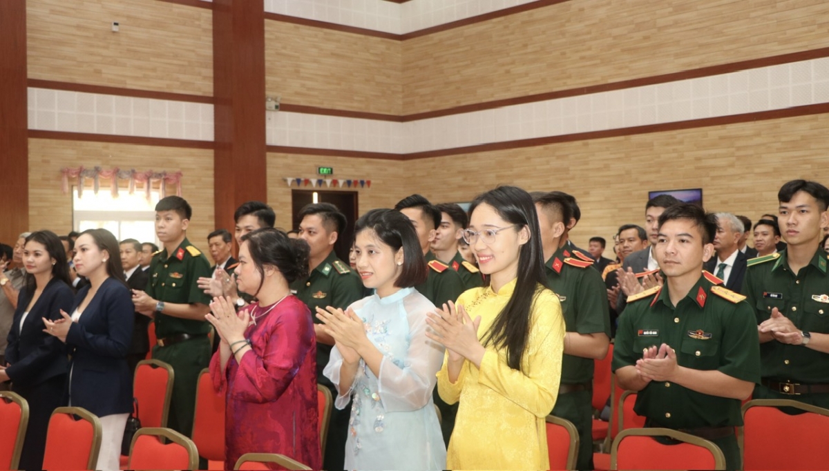 nhin lai chuyen tham cua thuong truc ban bi thu toi hai nuoc lang gieng gan gui hinh anh 8