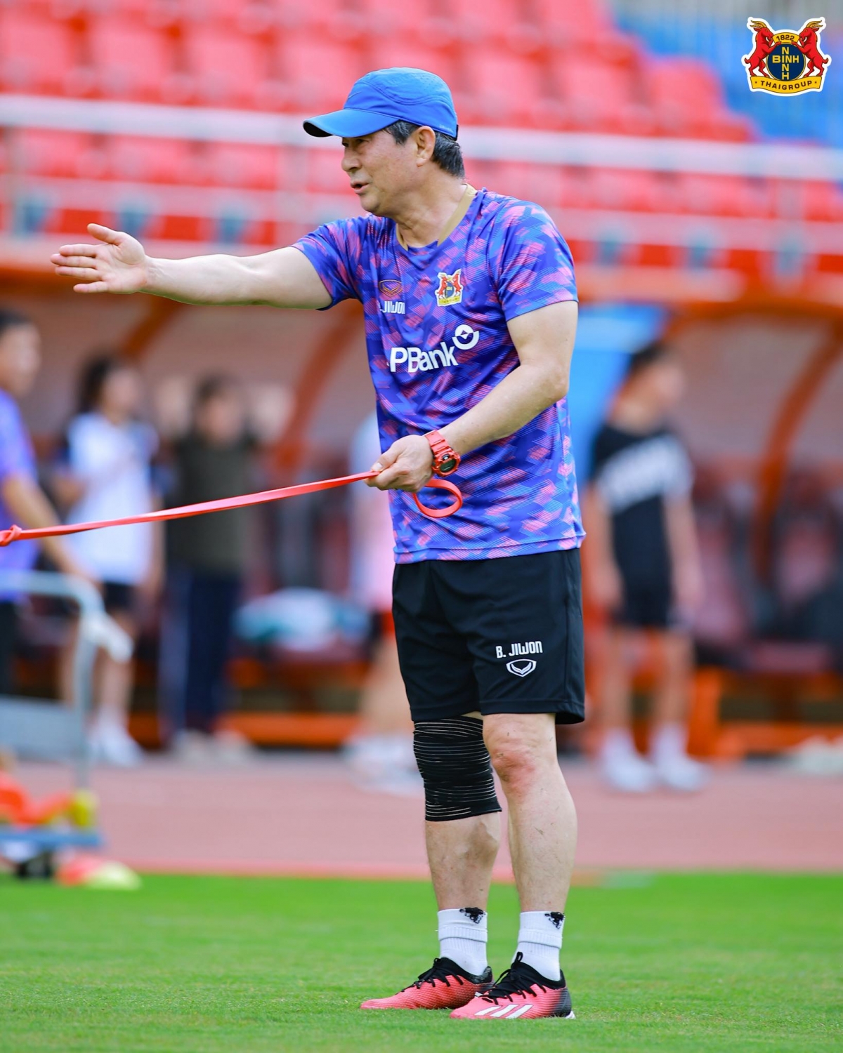 cuu tro ly hlv park hang seo noi loi gan ruot khi tai xuat o v-league hinh anh 1