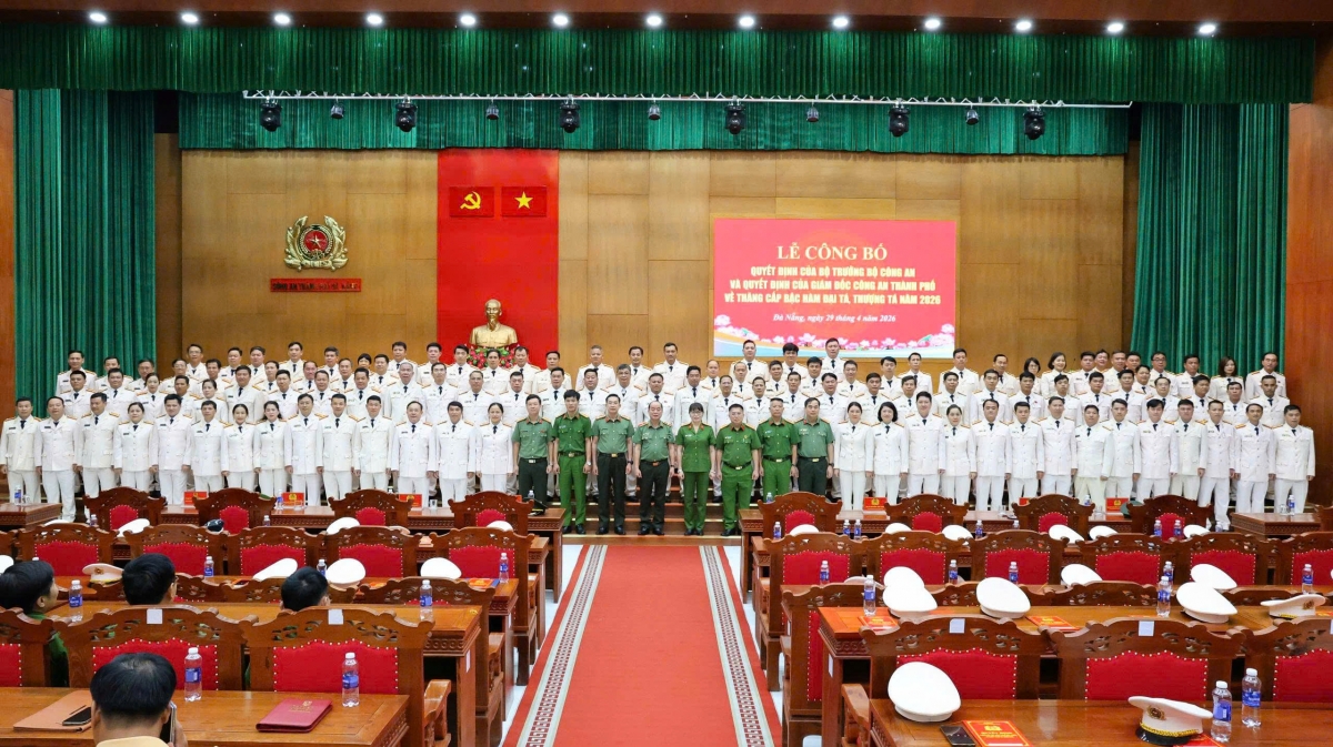 Công an TP Đà Nẵng công bố thăng cấp hàm cho 23 Đại tá và 89 Thượng tá