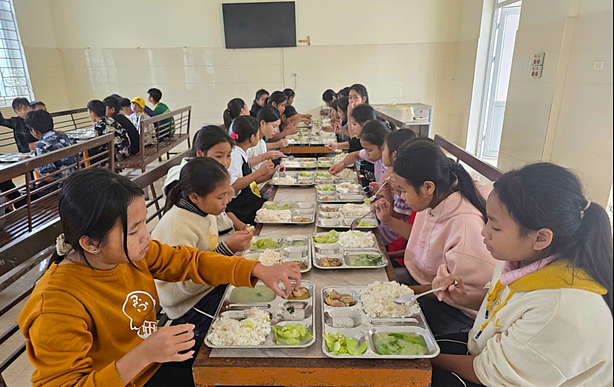 Nghệ An: Yêu cầu công khai đơn vị cung cấp thực phẩm bán trú để phụ huynh giám sát