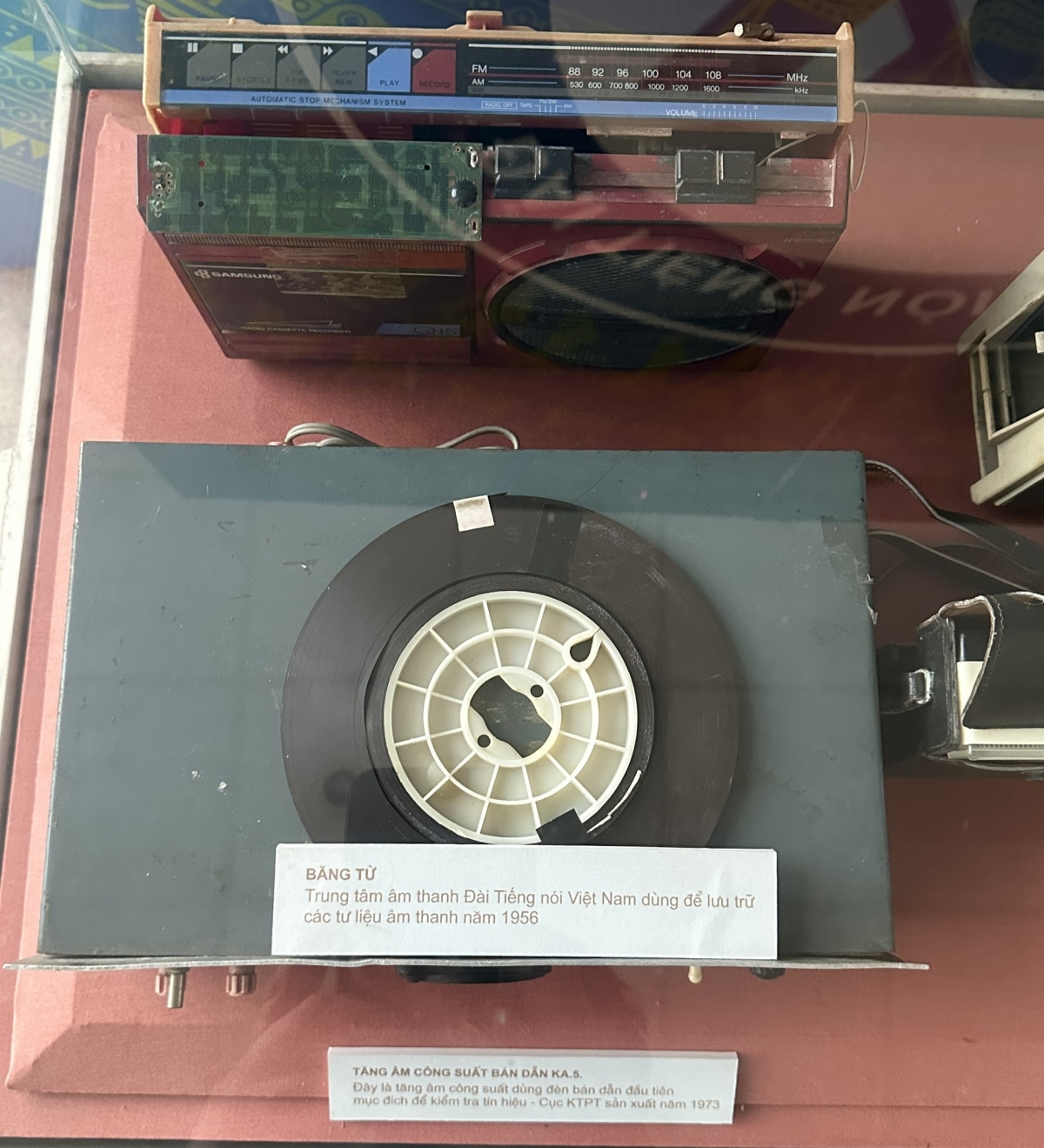 trung bay hien vat phat thanh tai hien dau moc lich su cua Dai tieng noi viet nam hinh anh 2