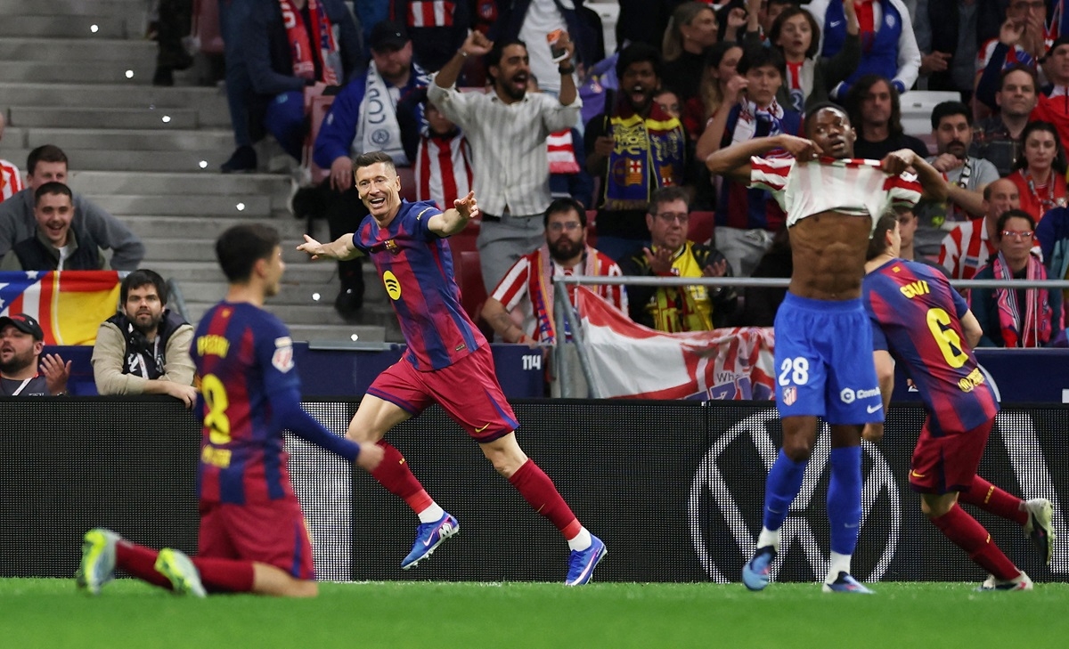 ket qua bong da hom nay 5 4 arsenal bi loai o fa cup, barca thang nhoc atletico hinh anh 2