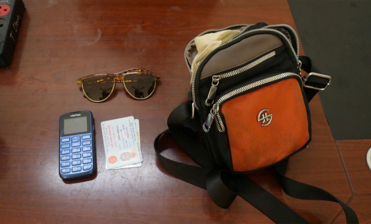 bat nhom cuop giat tui xach cua cu ba 96 tuoi ngoi xe lan o ha noi hinh anh 2