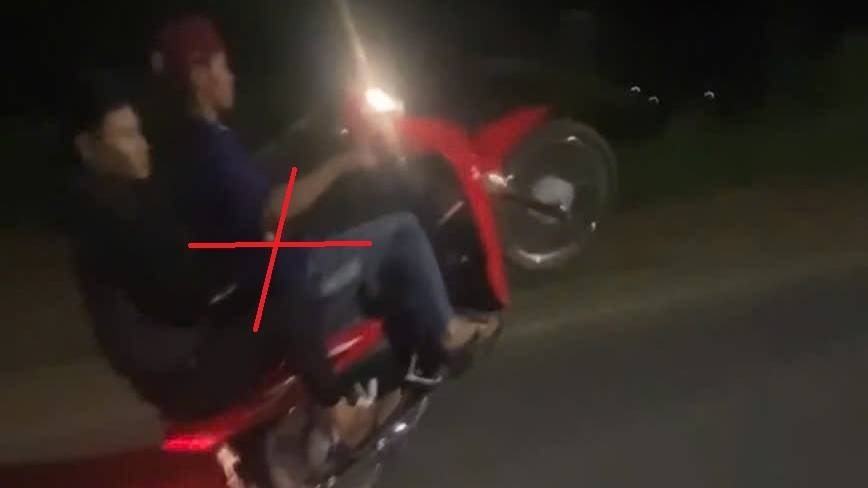 Xử lý thanh niên 17 tuổi “bốc đầu” xe máy đăng lên mạng xã hội