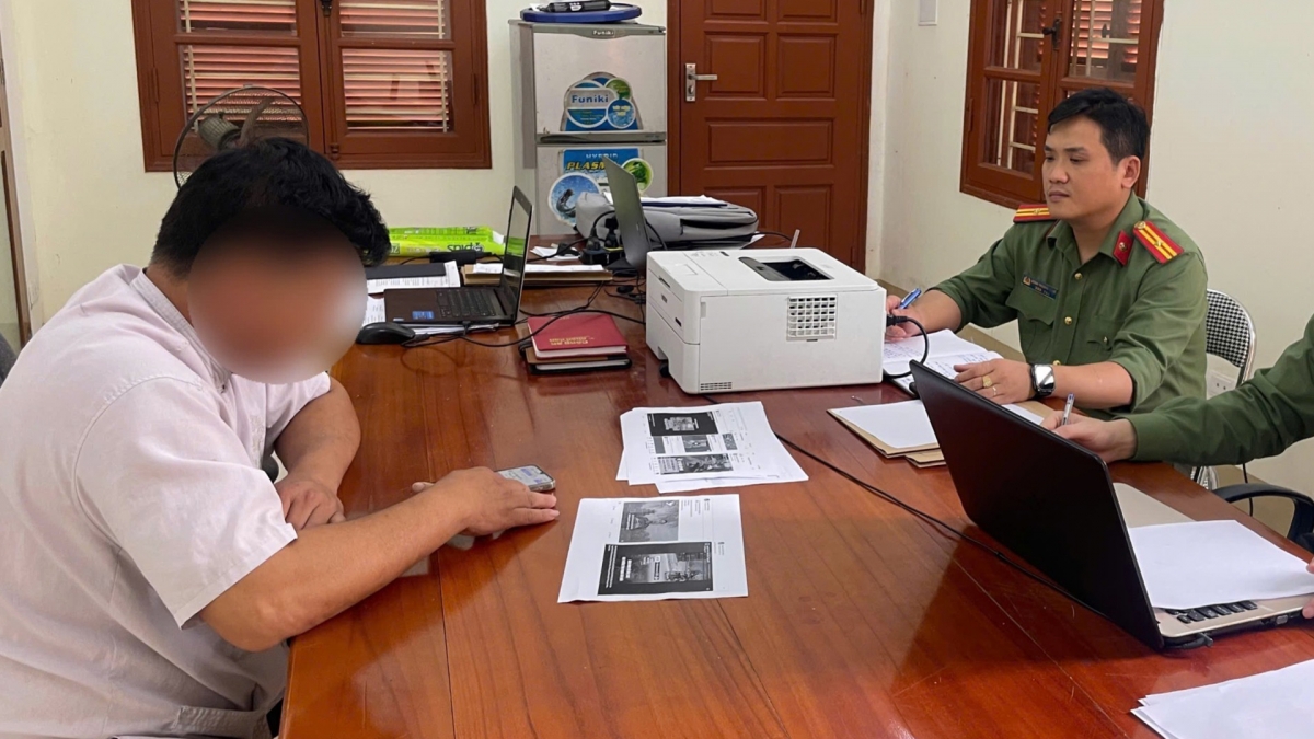 boc tran chieu tro ai gia mao gay nhieu loan du luan hinh anh 1