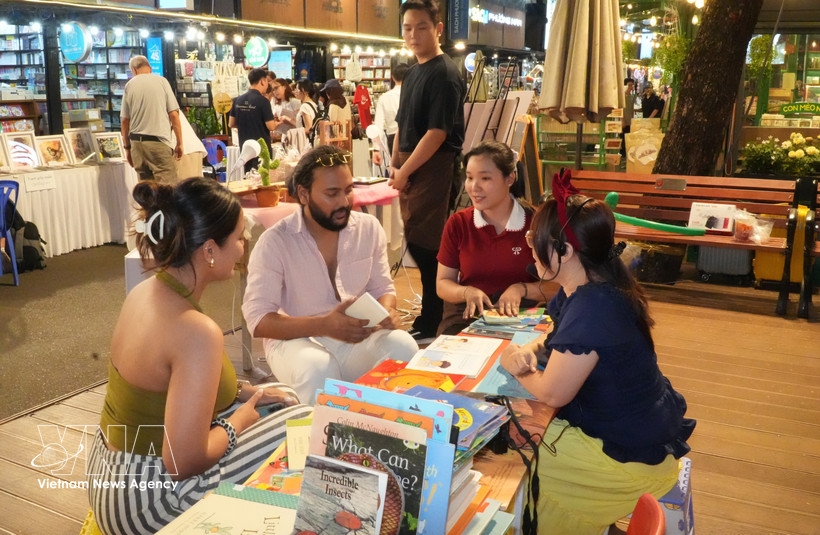 hcm city book street an undercurrent sustains reading culture in digital age picture 1