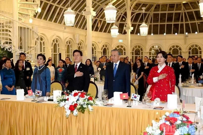 top leader hosts banquet for rok president picture 1
