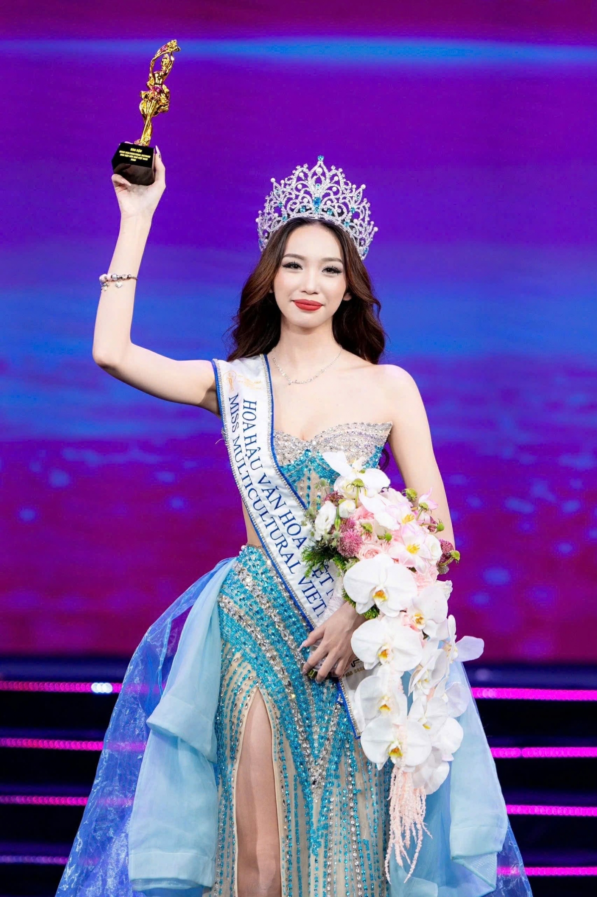 nu sinh 18 tuoi dang quang hoa hau van hoa viet nam 2026 hinh anh 1