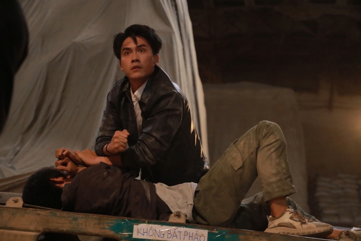 phim viet dat 1,2 ty view, nam chinh ngat xiu sau 14 tieng quay canh hanh dong hinh anh 3