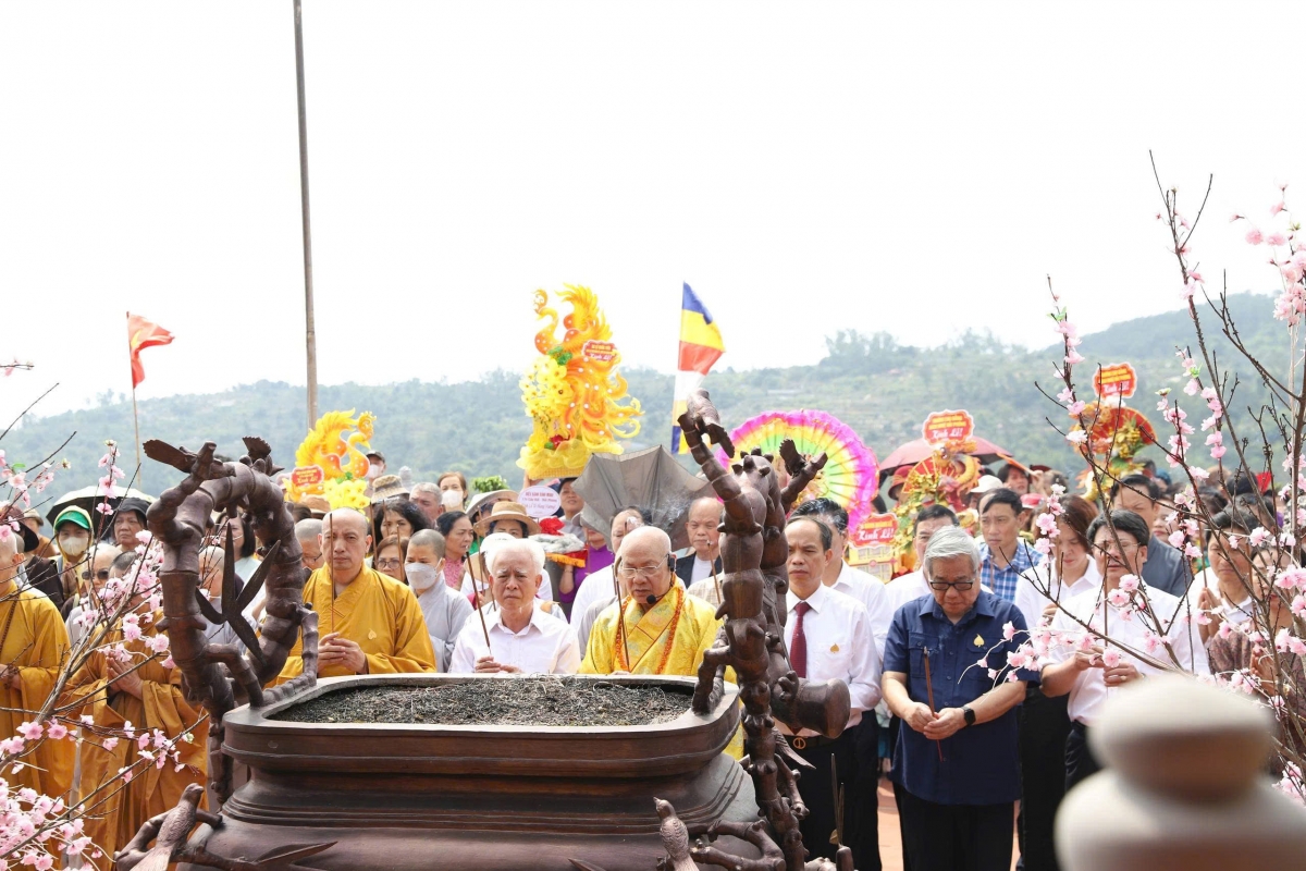 Dai le gio to hung vuong tai vung bien Do son hai phong hinh anh 2