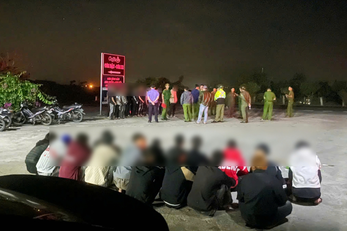 khoi to 22 thanh thieu nien mang bom xang, dao, rua di giai quyet mau thuan hinh anh 1