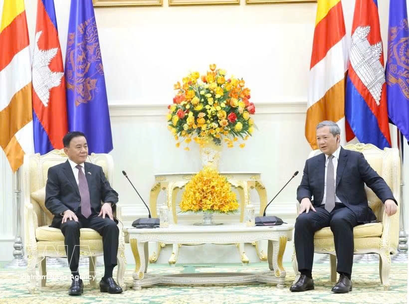 senior party official meets cambodian pm hun manet in phnom penh picture 1