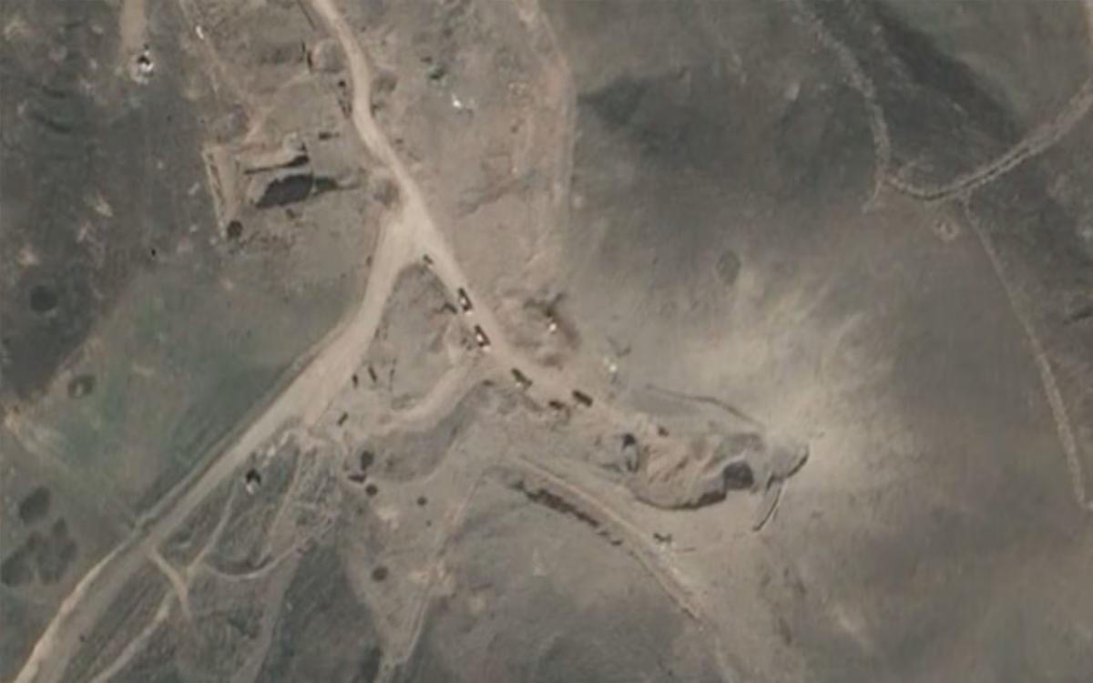 giua luc ngung ban, iran tim kiem be phong ten lua bi chon vui duoi long dat hinh anh 1