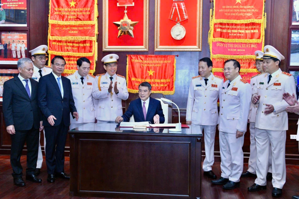 Thủ tướng: Kiên quyết không để bị động, bất ngờ trước mọi loại hình tội phạm