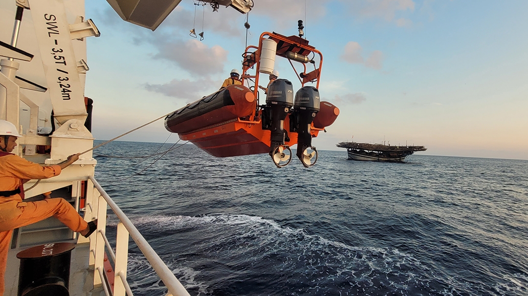 cap cuu kip thoi ngu dan bi dot quy o vung bien hoang sa, thanh pho Da nang hinh anh 1