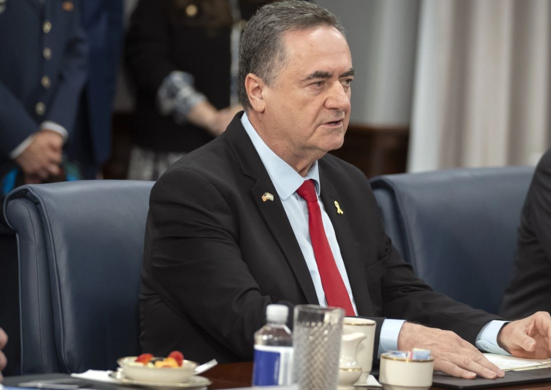 israel tan cong co so nang luong, tehran canh bao khu vuc se chim trong bong toi hinh anh 1