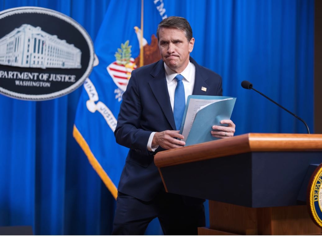 nghi pham no sung tai tiec nha trang bi nghi nham vao chinh quyen ong trump hinh anh 1