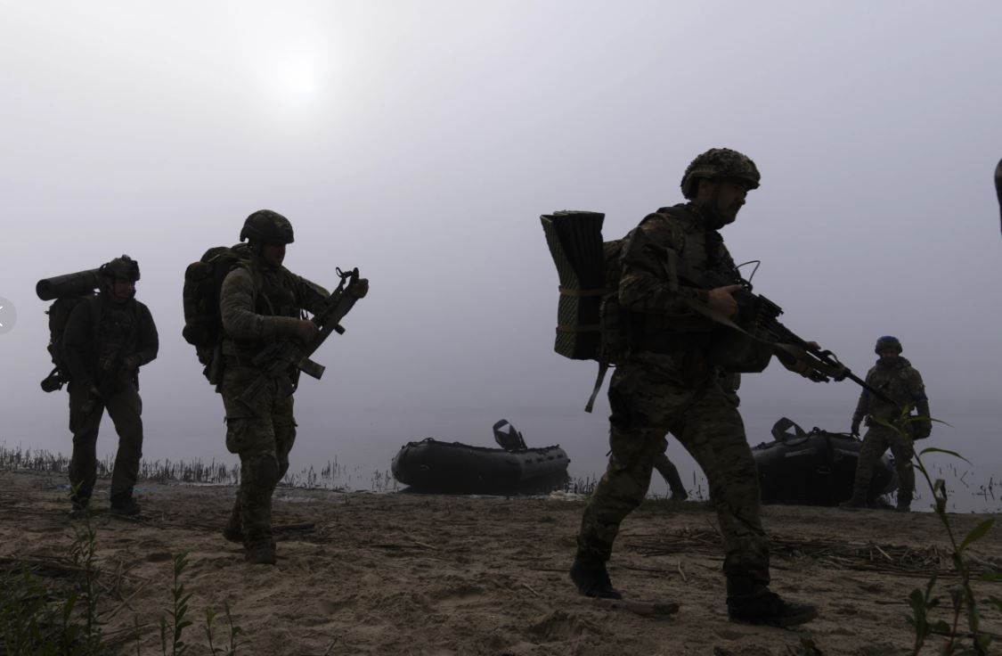 ukraine khoet lo hong phong khong nga, mo rong don tan cong sau vao hau phuong hinh anh 1