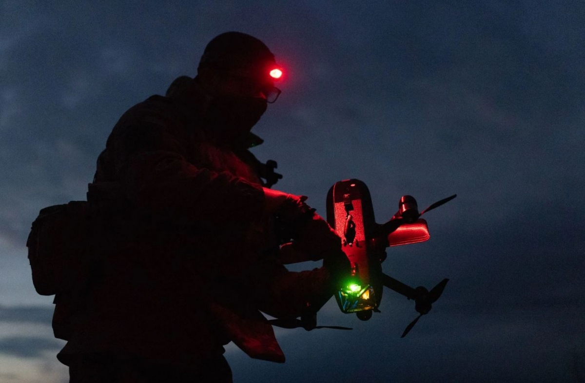 nga giang luoi lua siet chat bau troi, gay suc ep don dap phong tuyen ukraine hinh anh 1