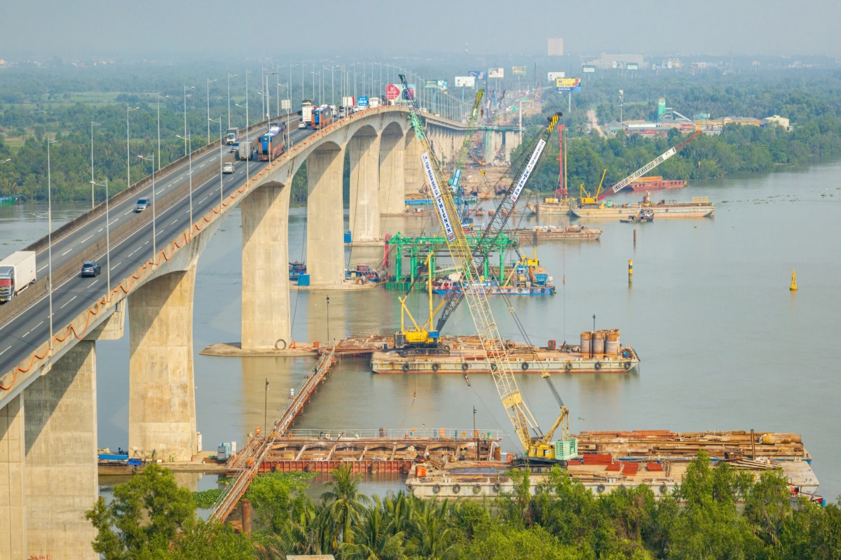 Hối hả trên công trường cầu Long Thành 2, giải cứu cao tốc TP.HCM - Long Thành