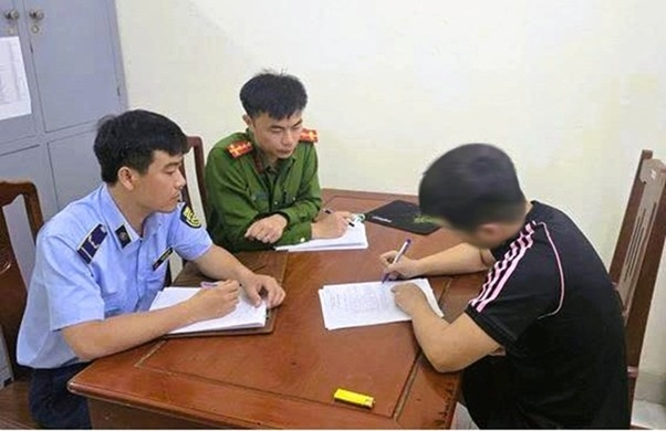 thu phi gui xe 200.000 dong, bi xu phat 15 trieu dong hinh anh 1