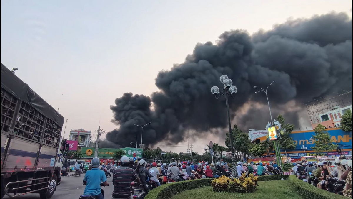 chay lon tai khu dan cu phuong phuoc hau, vinh long hinh anh 1