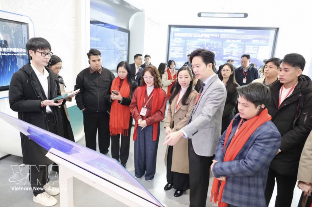 vietnamese, chinese youth confident in stronger bilateral relations picture 1