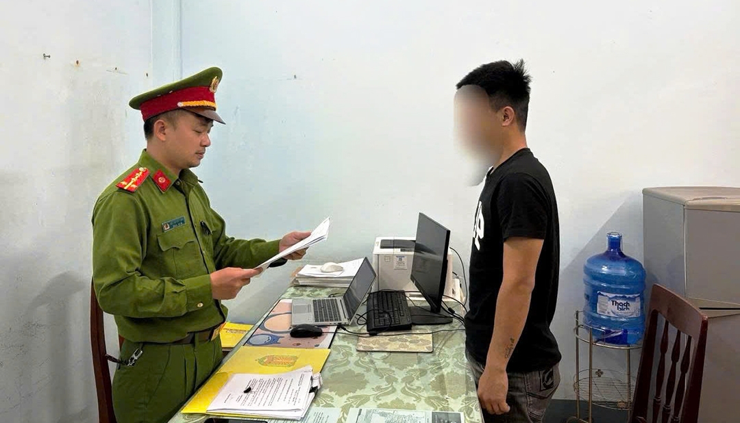 bat doi tuong chuyen thue xe o to roi dem cam co hinh anh 1