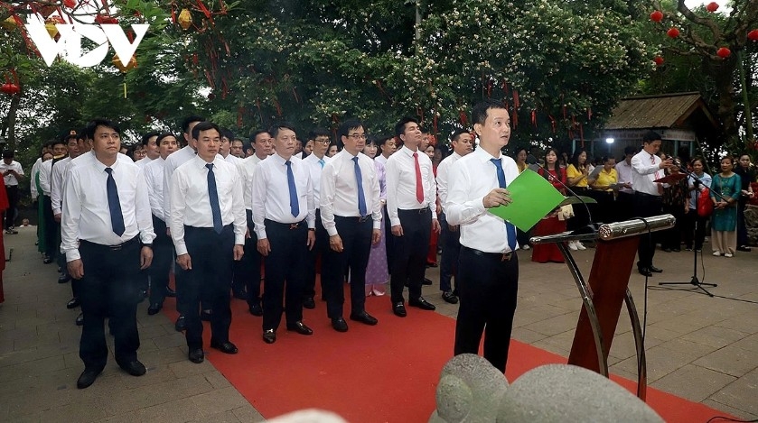 more than 60,000 pilgrims attend hung kings temple festival in first three days picture 7