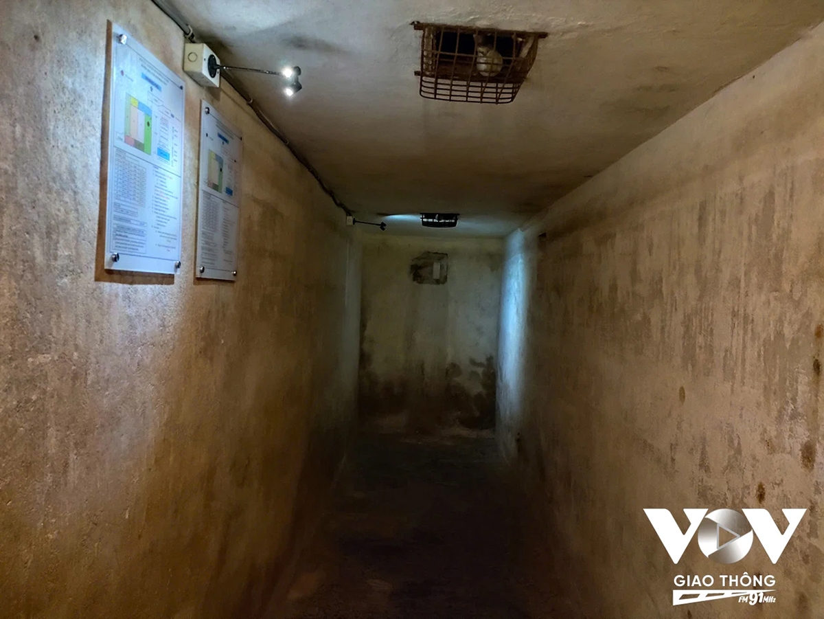 kham pha con duong ky uc duoi long ha noi hinh anh 3