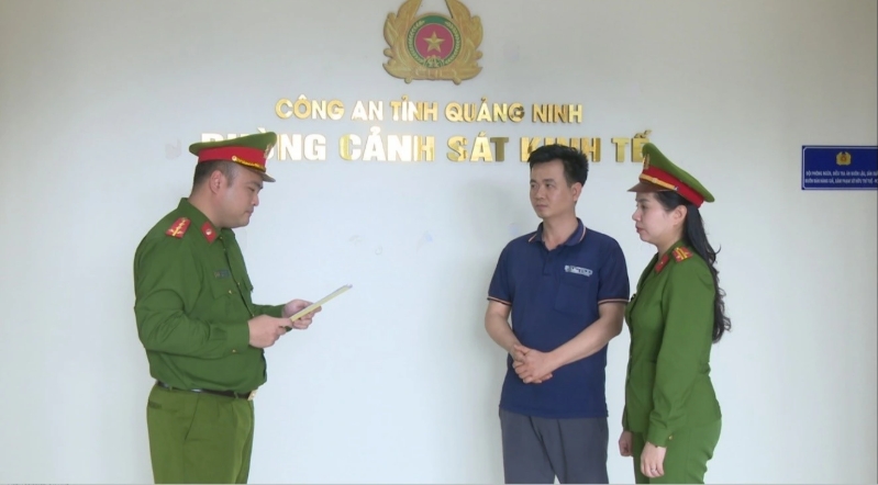 Khởi tố hai mẹ con sản xuất "giấm nếp" bằng a xít và nước lã