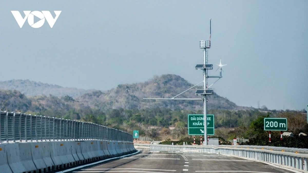 bao dong nan pha hoai cap tren cao toc bac - nam hinh anh 1
