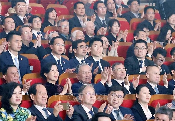 tong bi thu, chu tich nuoc to lam du chuong trinh nghe thuat huu nghi viet -trung hinh anh 1