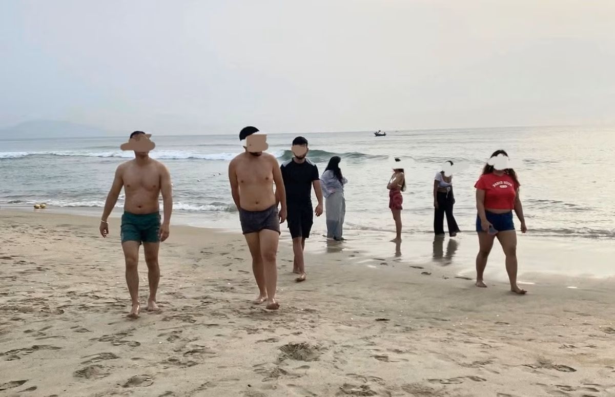 two indian tourists rescued after being swept away off da nang beach picture 1