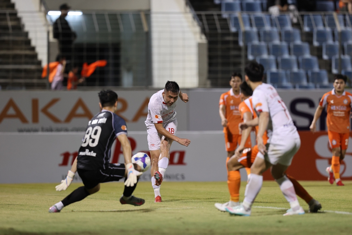 cuoc dua vo dich sau vong 20 v-league cahn mot minh mot ngua hinh anh 2