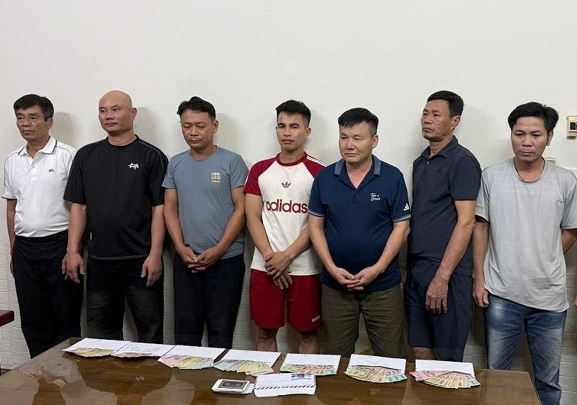 7 doi tuong danh bac tai nha bi bat giu hinh anh 1