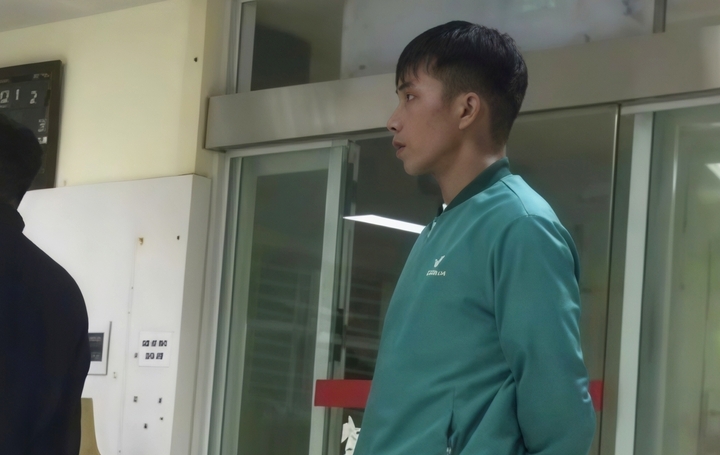 tai xe taxi cong nghe bo cuoc xe, ung tien giup nu hanh khach cap cuu trong dem hinh anh 1