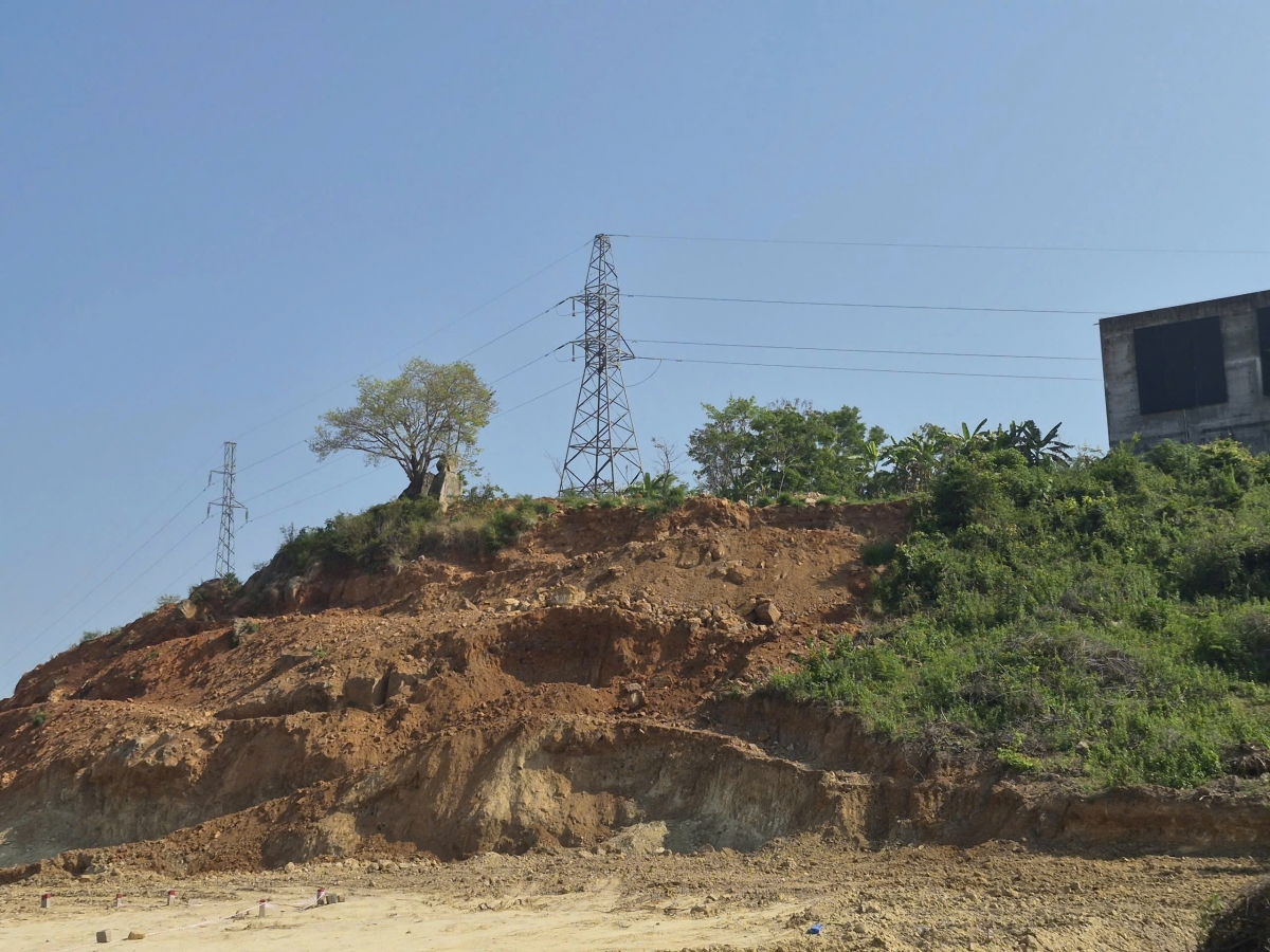 bat qua tang khai thac dat trai phep gan duong day dien cao the o khanh hoa hinh anh 3